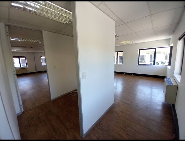209M² OFFICE TO LET IN BRYANSTON